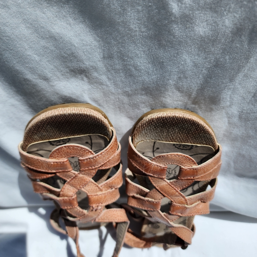 Baretraps Women Tan/brown leather upper sandals with buckle size 9.5 Medium - Picture 4 of 6